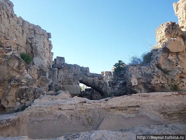 Руины у моря Кипр