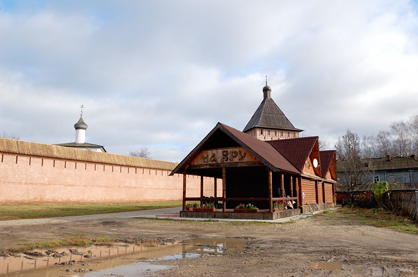У стен Спасо-Евфимиева монастыря Суздаль, Россия