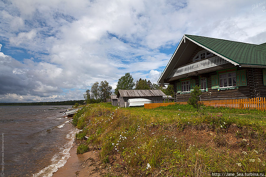 Рыбацкая изба на берегу Лекшмозера