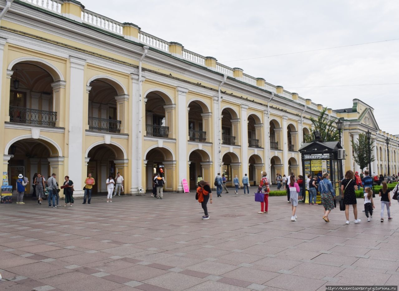 Санкт-Петербург. Прогулка по Невскому проспекту. Санкт-Петербург, Россия