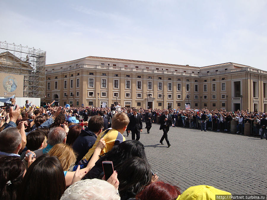 22 мая 2013 года. Рим. Так встречают Папу Римского. Рим, Италия