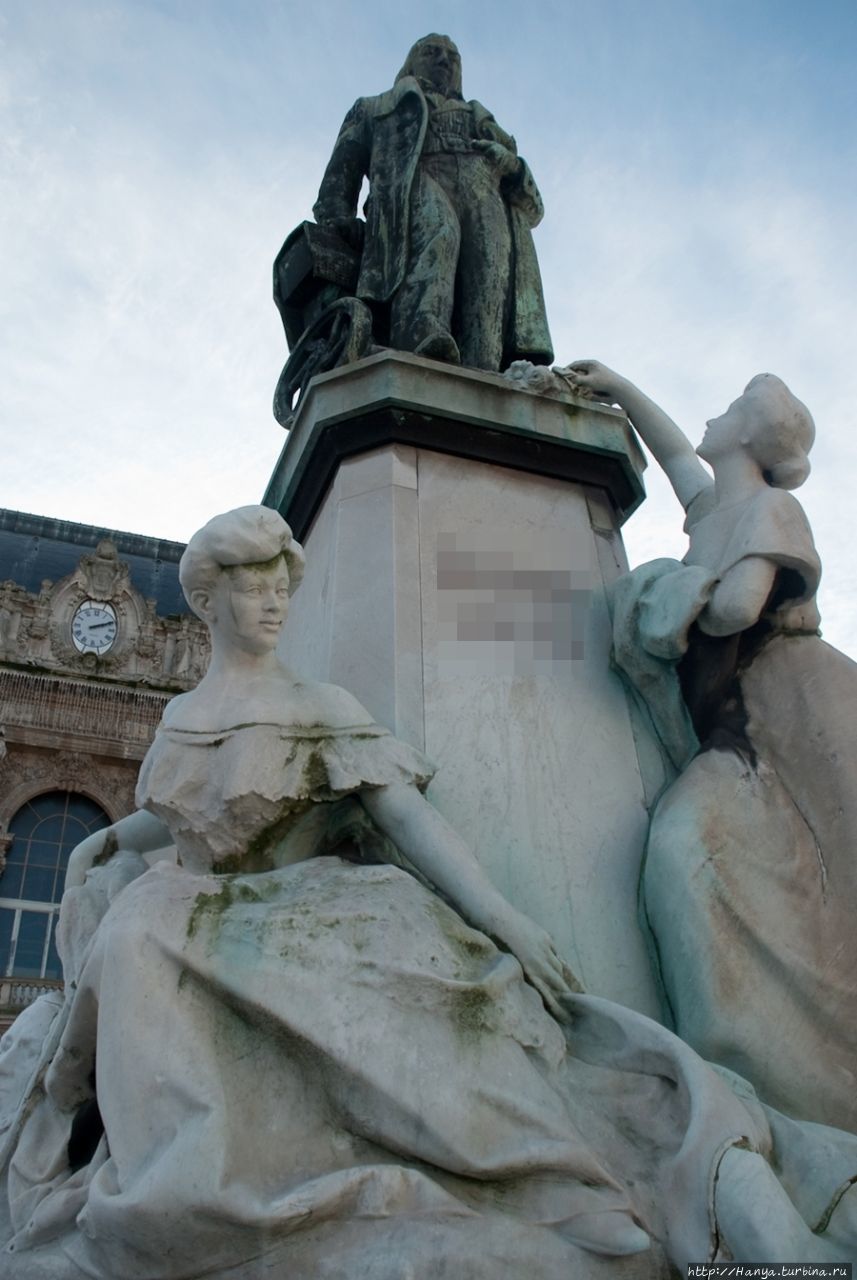 Памятник Жозефу Жаккарду в г. Кале. Фото из интернета Кале, Франция