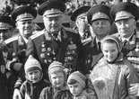 В. М. Михалкин с военачальниками на параде Победы(Из Интернета)