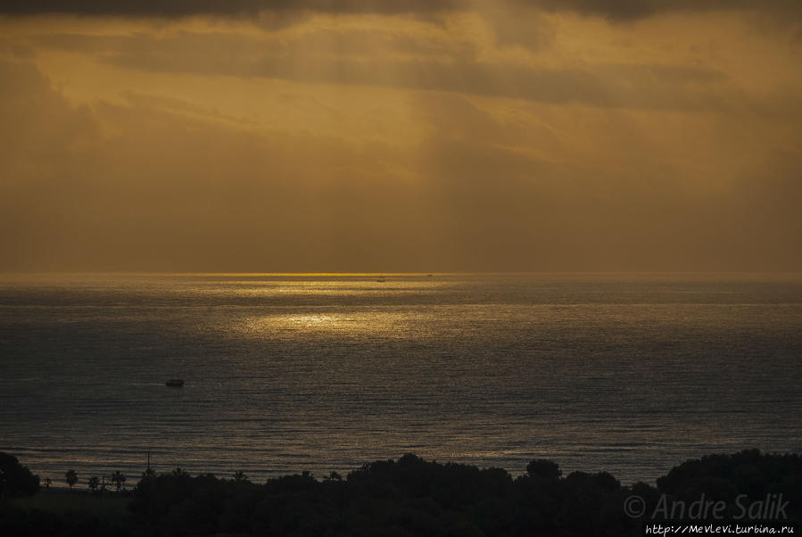 Рассвет над морем Ситжес, Испания