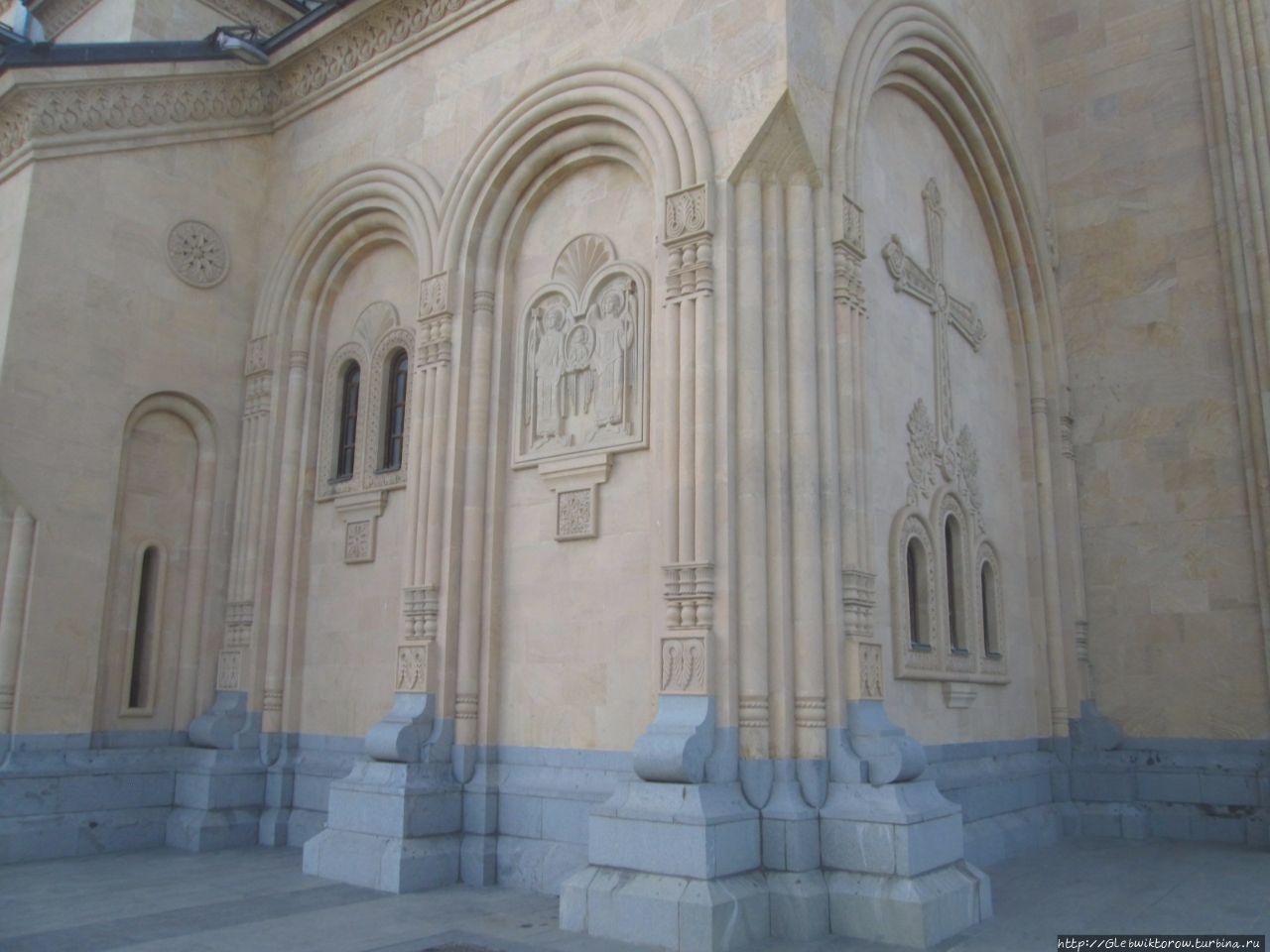 Посещение кафедрального собора Святой Троицы Тбилиси, Грузия