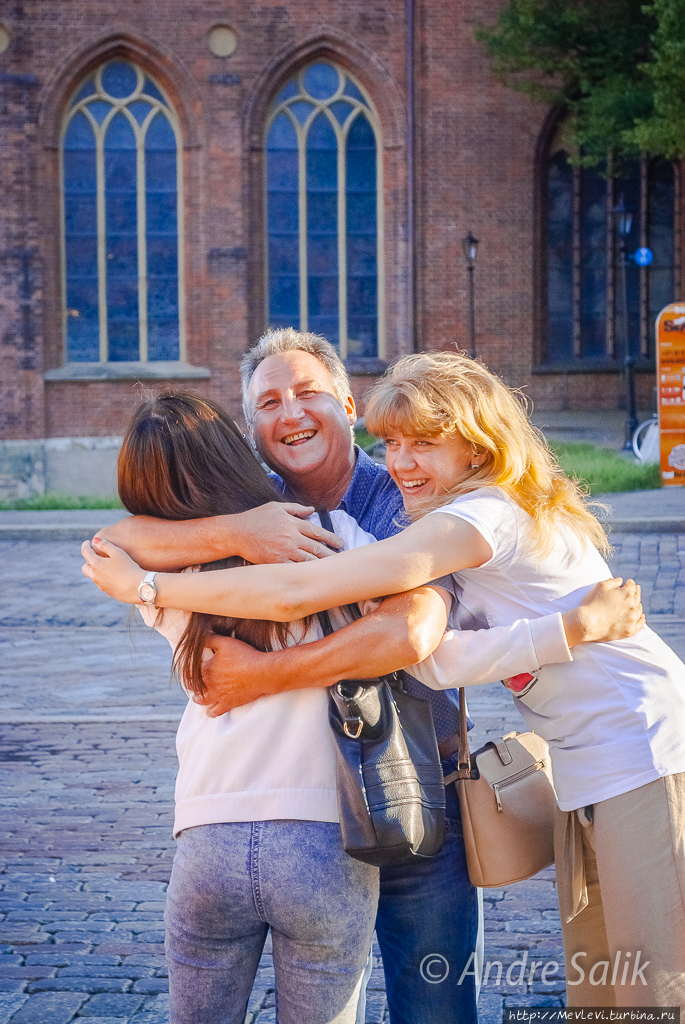 Флешмоб. Обнимашки .Старая Рига. Домская площадь. Рига, Латвия