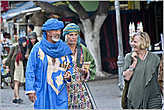 В Эс-Сувейре любят зависать экзальтированные иностранцы. Их можно даже видеть, выряженых в национальные костюмы...
*