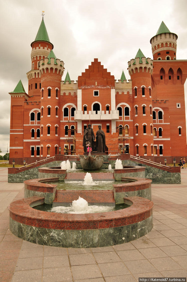 Памятник Петру и Февронье