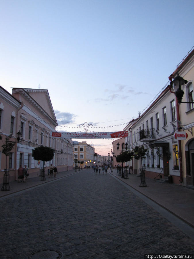 Пешеходная улица исторической застройки в центре Гродно