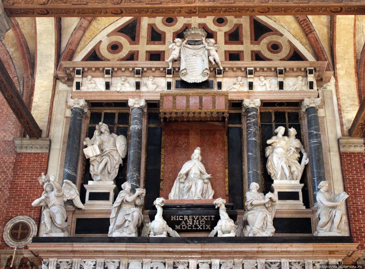 Памятник дожу Джованни Пезаро Венеция, Италия
