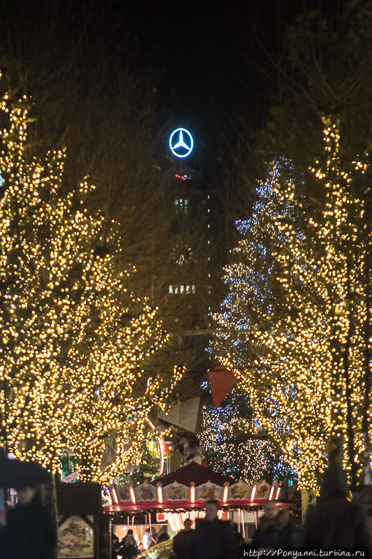 На рождественском рынке с друзьями Штутгарт, Германия