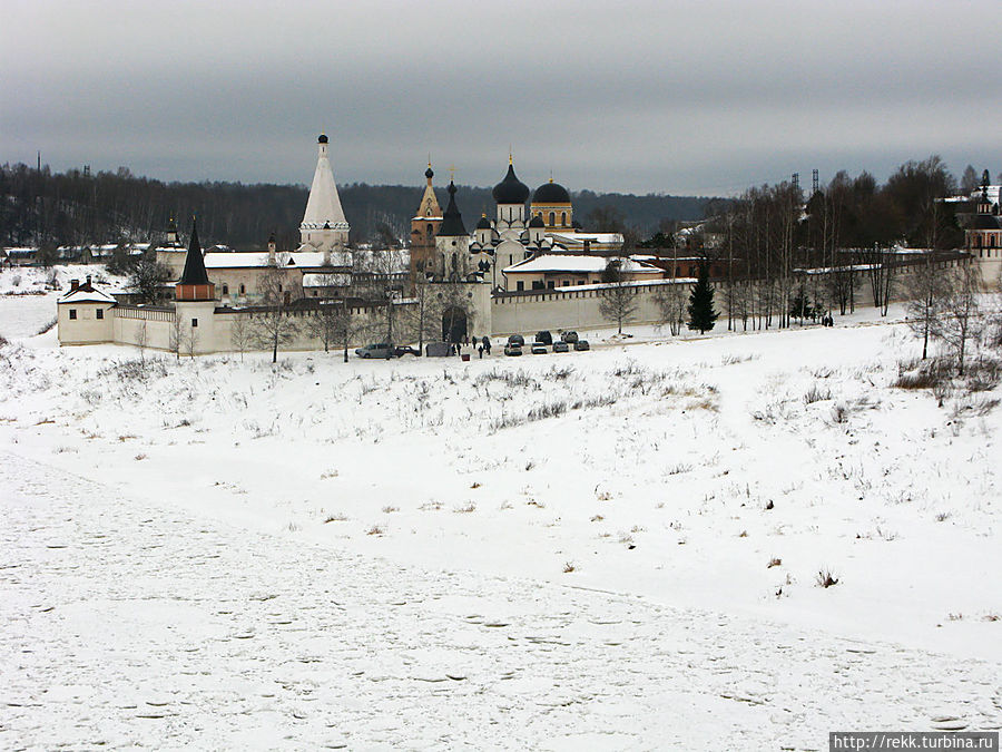 ... вид с современного моста через Волгу Старица, Россия