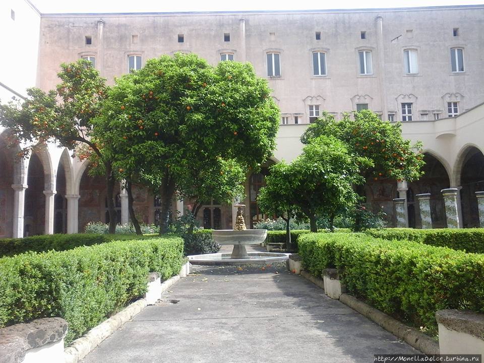 Монастырский комплекс Santa Chiara в Napoli Неаполь, Италия