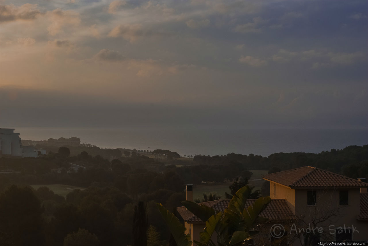 В апреле на средиземном Ситжес, Испания