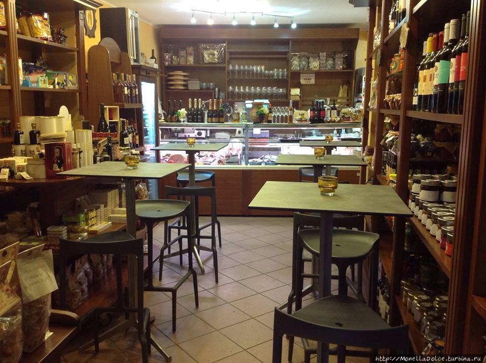 Традиционные сицилийские  продукты и кухня в Чэфалу Чефалу, Италия