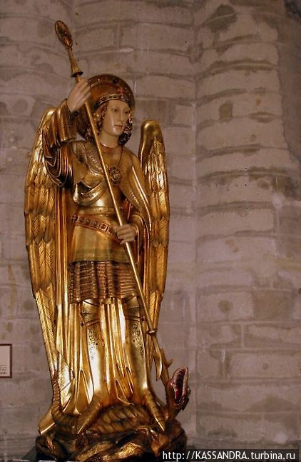 Статуя Св. Архангела Михаила / De l'Archange sacré Mikhaïl Statouya