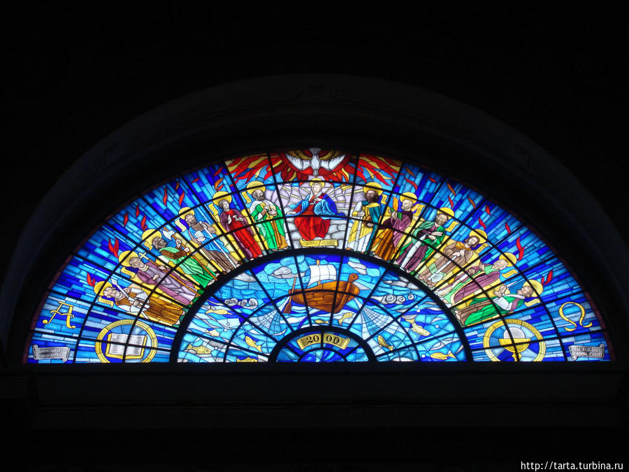 Мозаичные окна собора Эгер, Венгрия