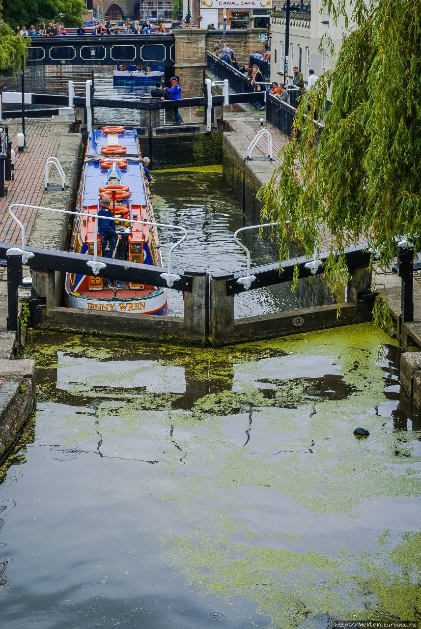 Знаменитый рынок у кэмденского шлюза (Camden Lock Market) Лондон, Великобритания