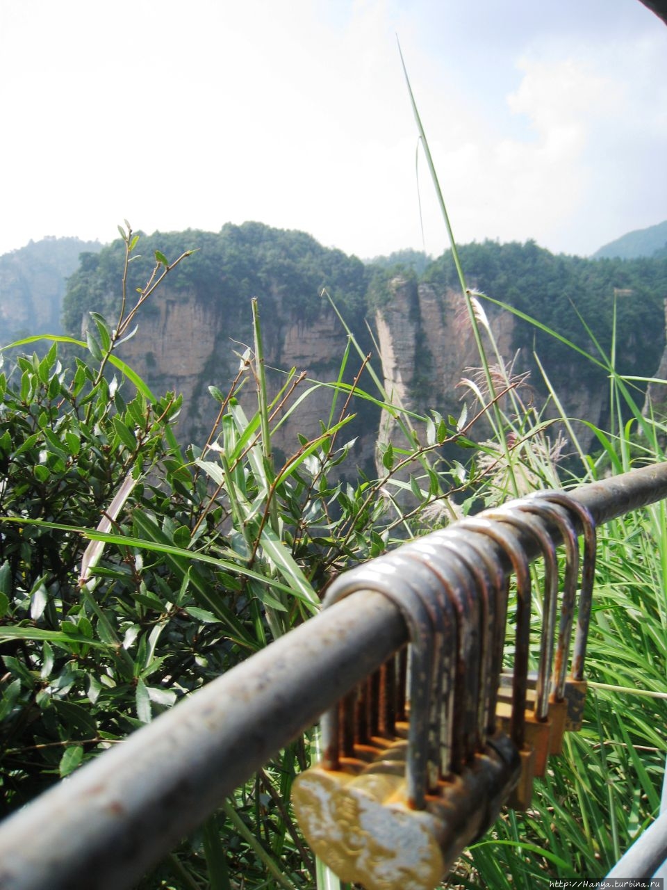 «Мост через небо», он же Природный мост № 1 Чжанцзяцзе Национальный Лесной Парк (Парк Аватар), Китай