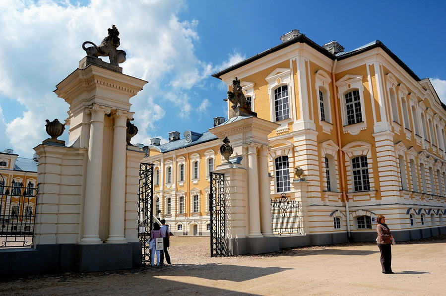 Рундальский дворец и история Романовых
