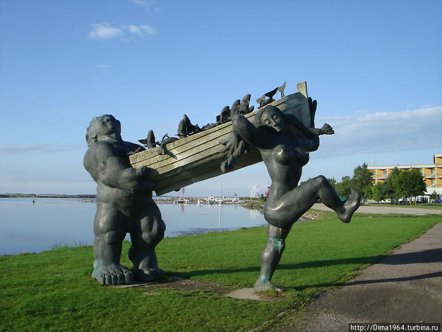 Символ Сааремаа великаны Тылль и Пирит Курессааре, остров Сааремаа, Эстония