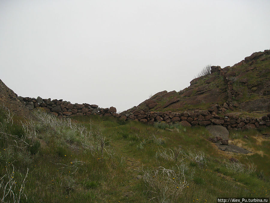 затерянная тропа мимо Pico Grande Регион Мадейра, Португалия