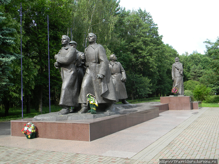 Мать-патриотка. 
Памятник матери-патриотке Анастасии Куприяновой, все пять сыновей которой погибли на войне Жодино, Беларусь