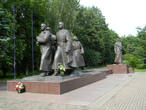 Мать-патриотка. 
Памятник матери-патриотке Анастасии Куприяновой, все пять сыновей которой погибли на войне