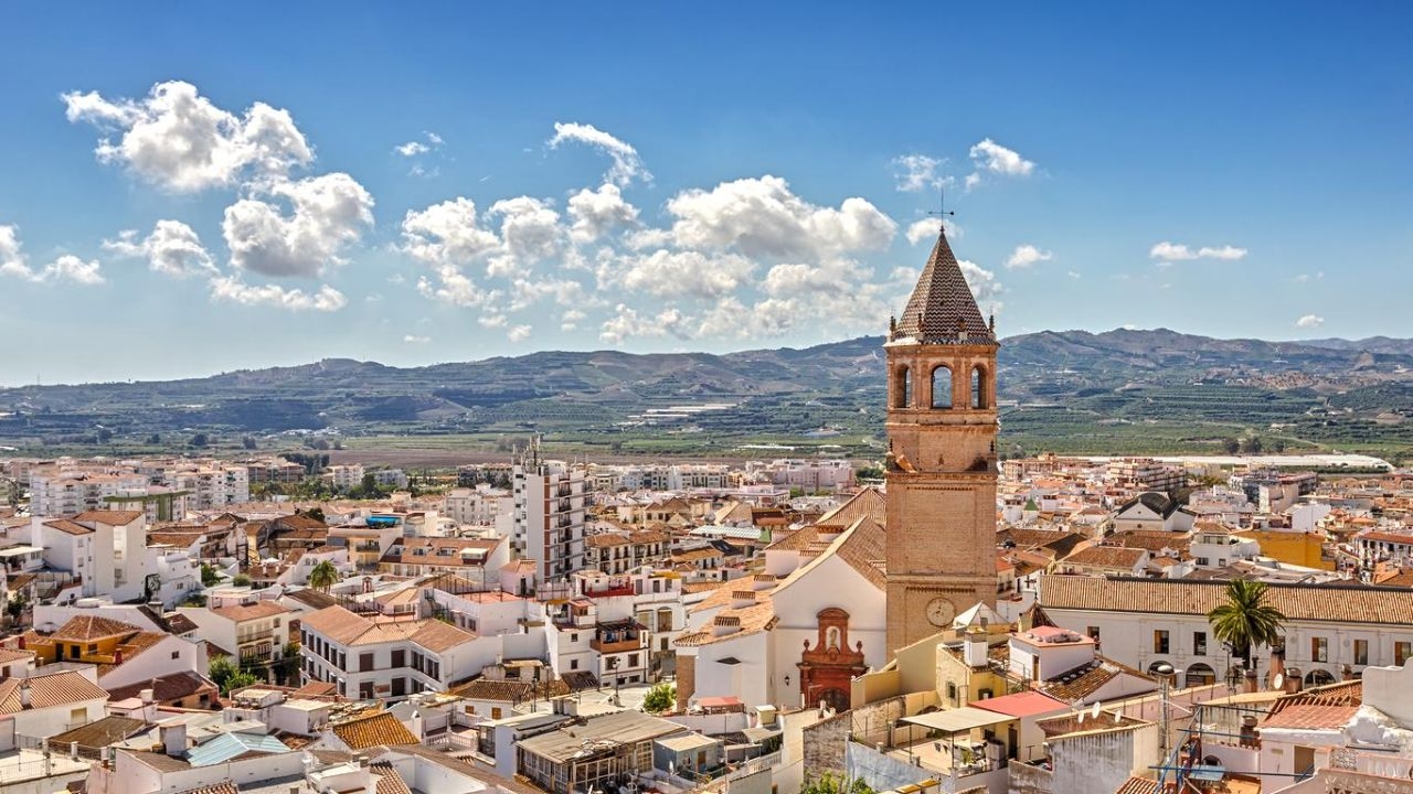 Город не испорченный туризмом — Велес-Малага в Андалусии Велес-Малага, Испания