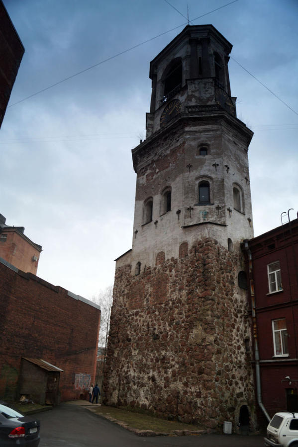 Часовая башня.
Это всё, что осталось от Старого кафедрального собора (Viipurin vanha tuomiokirkko), в который попала бомба в 1939 году, в самом начале Второй мировой войны. Выборг, Россия