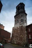 Часовая башня.
Это всё, что осталось от Старого кафедрального собора (Viipurin vanha tuomiokirkko), в который попала бомба в 1939 году, в самом начале Второй мировой войны.