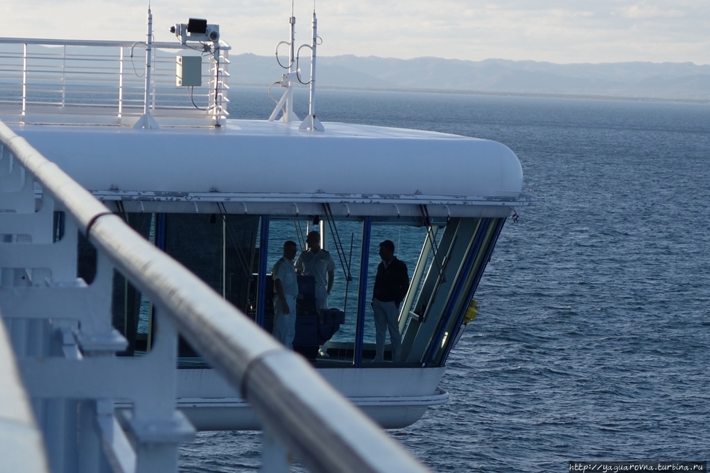 Круизный лайнер Diamond Princess Иокогама, Япония