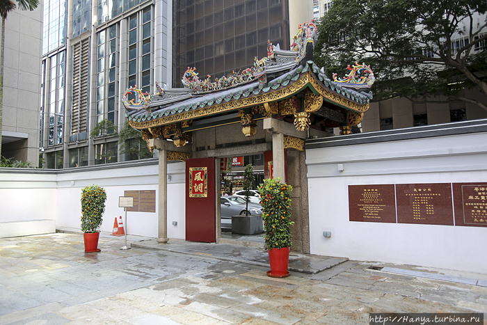 Храм Юэ Хай Цин. Входные ворота с внутренней стороны. Фото из интернета Сингапур (столица), Сингапур (город-государство)