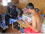 два МГУшника (я и узбекский дядя Дима) играют в подкидного дурака на Эльбрусе