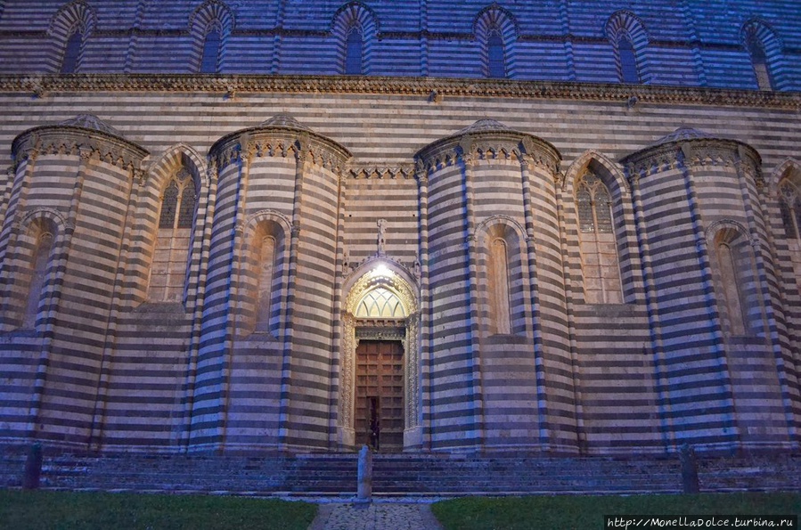 Особенности архитектуры  Орвието — декабрь 2014 Орвието, Италия