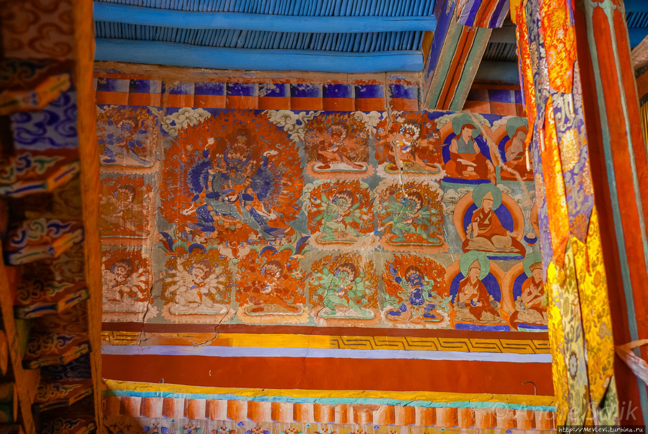 Монастырь Самсталинг недалеко от деревни Сумур Лех, Индия