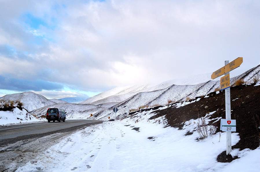 На перевале Lindis Pass по дороге в Квинстаун Аораки Маунт Кук Национальный Парк, Новая Зеландия