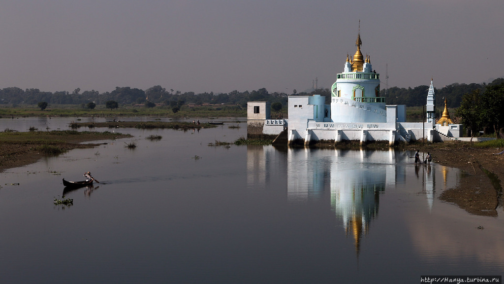 Пагода Shwe Modeptaw Pagoda на озере Таунтаман (Thaungthaman). Фото из интернета Амарапура, Мьянма