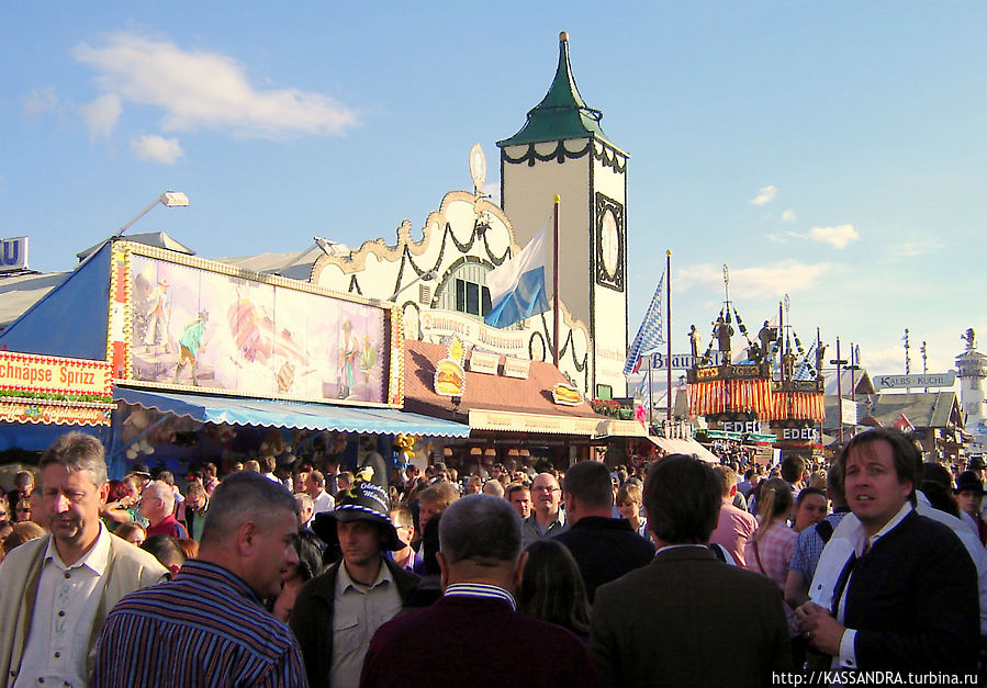 Пиво в дубовых бочках Мюнхен, Германия