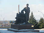 Своя царь-пушка (памятник литейщику, скульптор Можаев М. В.)
