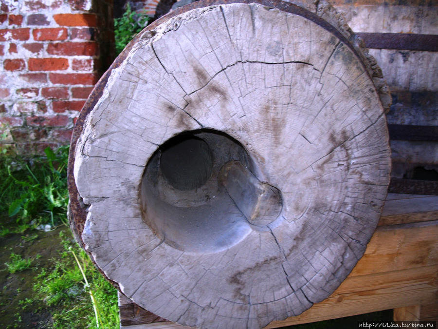 трубы деревянного водопровода Соловецкие острова, Россия