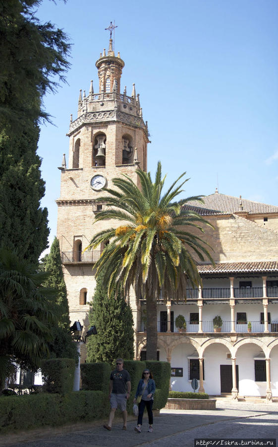 Наша прогулка началась от церкви Santa Maria la Mayor с тенистой маленькой площади Ducesa de Parcent Ронда, Испания