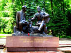 Памятник Александру Твардовскому и Василию Теркину в Смоленске