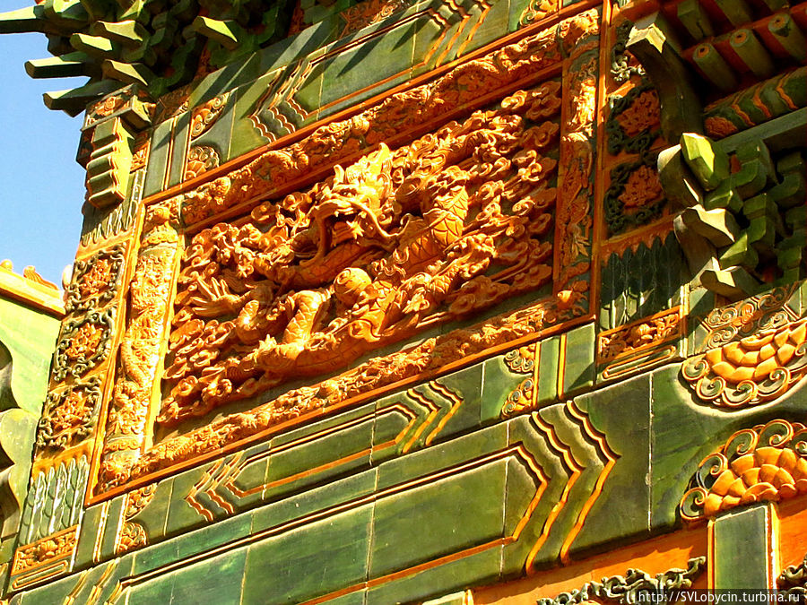 Фрагмент на воротах на территорию храма Датун, Китай