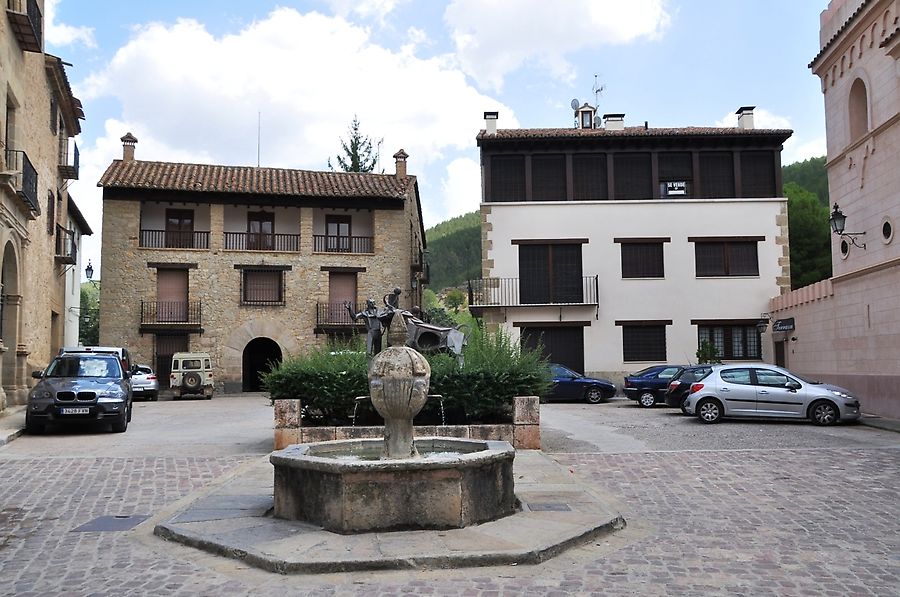 Monumento al Toro Embolado Рубьелос-де-Мора, Испания