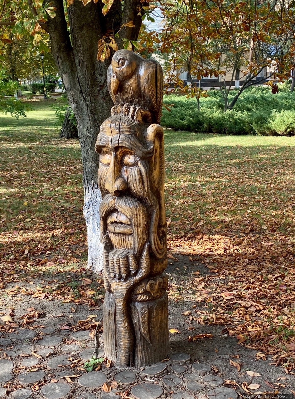 Аллея деревянных фигур Миргород, Украина
