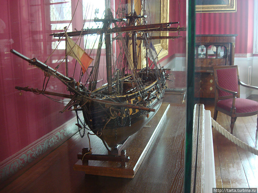 Макет судна, на котором с острова св. Елены был доставлен во Францию прах Наполеона Бонапарта. Амбуаз, Франция