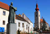 Памятник Яну Гусу на его родине в местечке Гусинец на юге Чехии