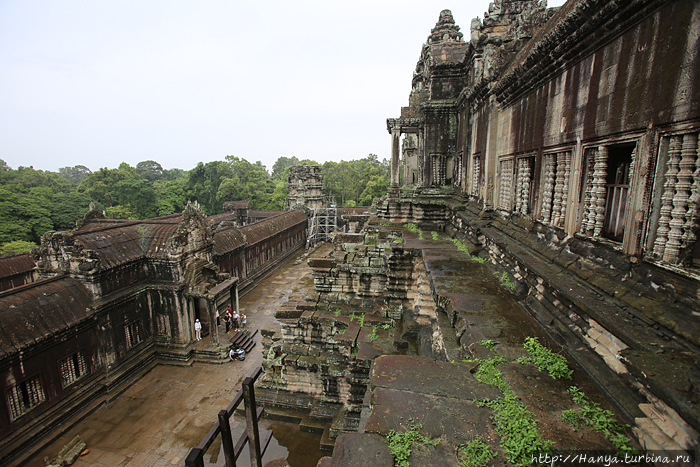 Наружний фасад центрального круга Ангкор Вата Ангкор (столица государства кхмеров), Камбоджа