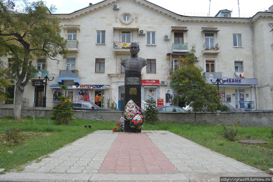 Памятник адмиралу Кузнецову Н.Г.